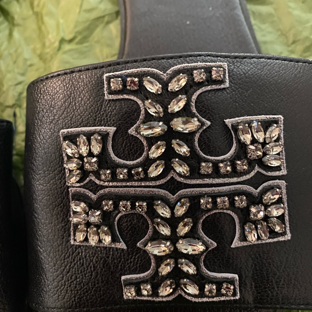 Tory Burch NWOB SIZE 9M Everly Embellished Slide Sandals Black Tumbled Leather - Picture 5 of 11